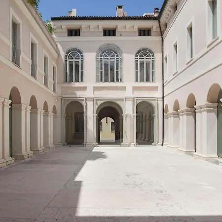 Palazzo Beccagutti Cavriani - Gallery Suite E Frescoes Suite Mantova Exterior photo